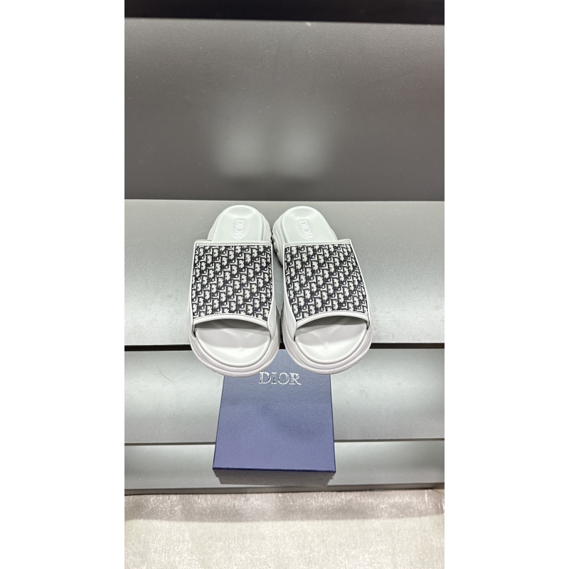 ch**an D*or slippers